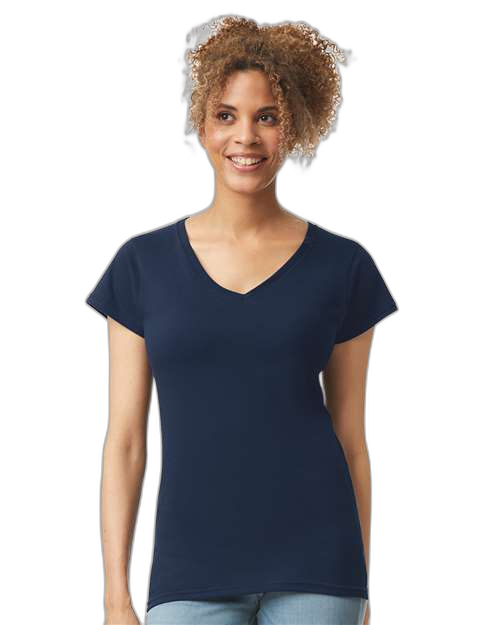 T-shirt softstyle à col en V pour femmes