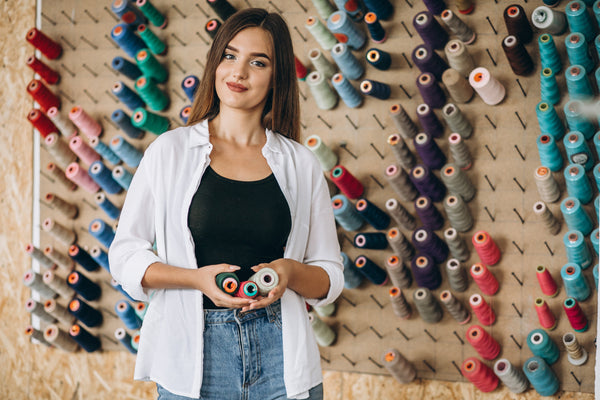 Fils métalliques en broderie — L'élégance qui brille