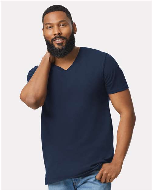 T-shirt Softstyle® col en V